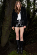 Shorts mini PU costuras