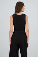 Chaleco con detalles satinados