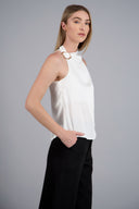 Blusa halter satin detalle hebilla irregular