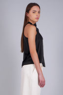 Blusa halter satin detalle hebilla irregular