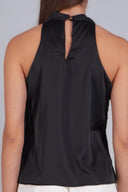 Blusa halter satin detalle hebilla irregular