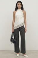 Top halter amarre satinado detalle encaje