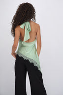 Top halter amarre satinado detalle encaje