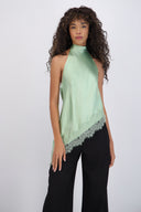 Top halter amarre satinado detalle encaje