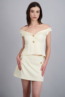 Top sastreado off shoulder con botones metalicos