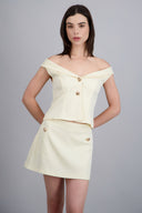 Top sastreado off shoulder con botones metalicos