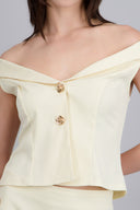 Top sastreado off shoulder con botones metalicos