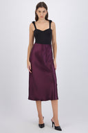Falda midi satinada lisa