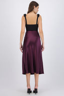 Falda midi satinada lisa