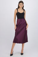 Falda midi satinada lisa