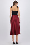 Falda midi satinada lisa