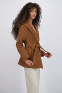 Abrigo soft capucha