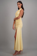 Vestido maxi escote cascada espalda descubierta