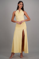 Vestido maxi escote cascada espalda descubierta