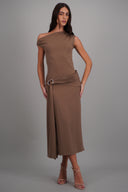 Vestido midi hombro caido detalle cadera