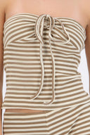 Top strapless detalle escote rayas