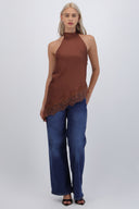 Top halter amarre satinado detalle encaje