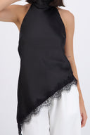 Top halter amarre satinado detalle encaje