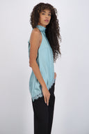 Top halter amarre satinado detalle encaje