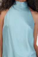 Top halter amarre satinado detalle encaje