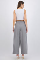 Pantalón rayas detalle pretina botones