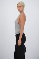 Top halter cuello cascada metálico