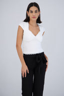 Top canga corta detalle escote