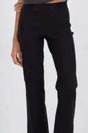 Pantalón bootcut pretina dos botones