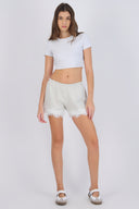 Short con encaje