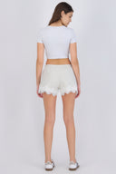 Short con encaje