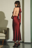 Vestido midi escote cascada halter satinado